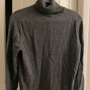 100% Cashmere
Care Instructions
Dry Clean Only
Origin:
Imported
Closure Type